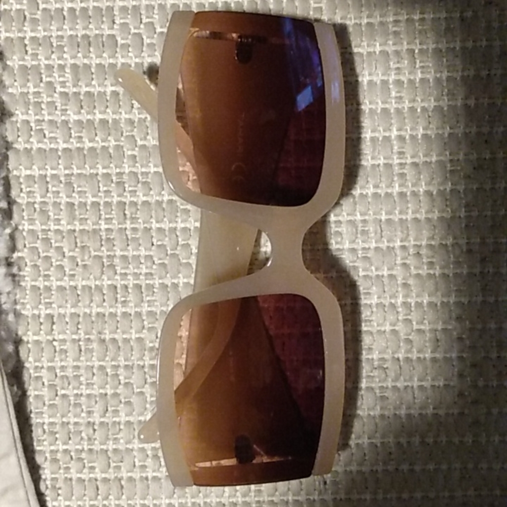 Tahari womens Sunglasses
